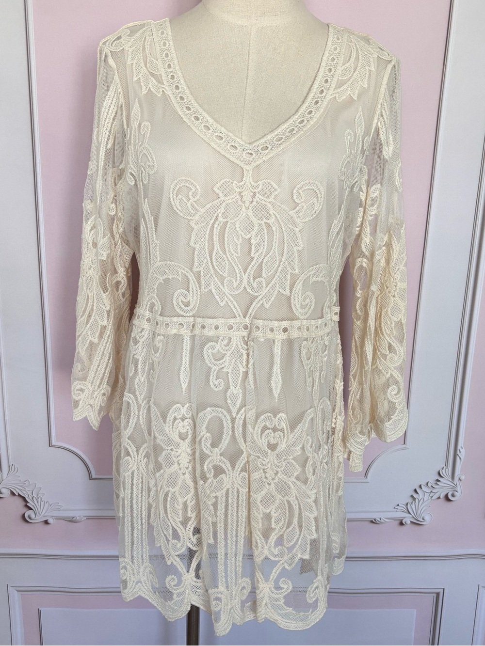 ULTRA PINK Cream Long Sleeve Embroidered Lace Boho Tunic Top--NWT--M